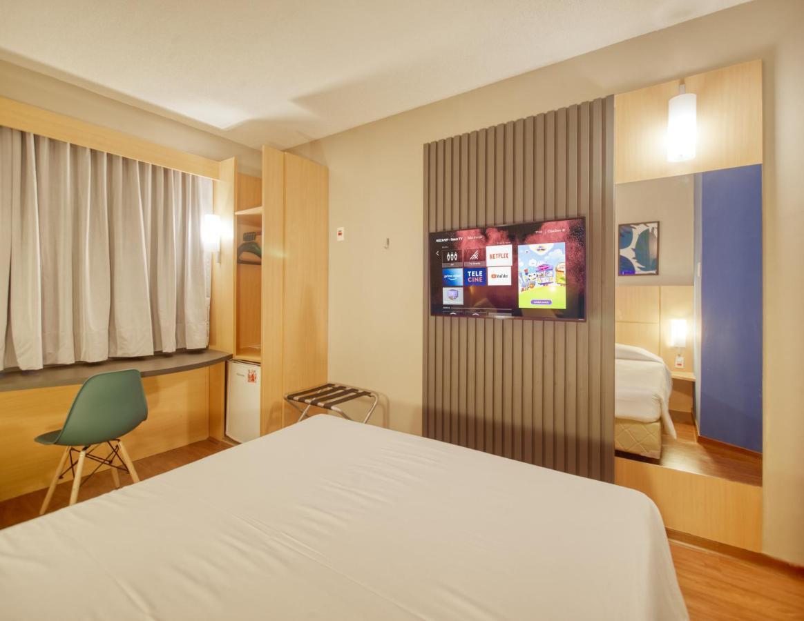 Hus Hotel 多拉杜斯 外观 照片