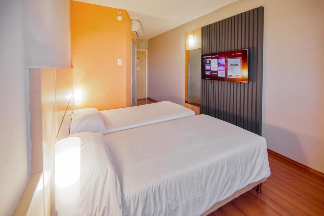 Hus Hotel 多拉杜斯 外观 照片