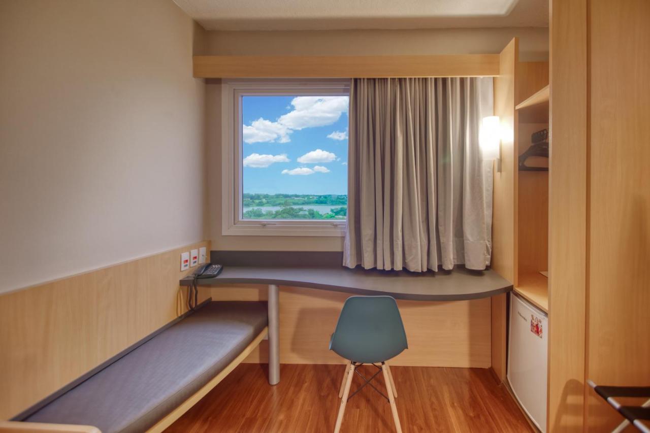 Hus Hotel 多拉杜斯 外观 照片