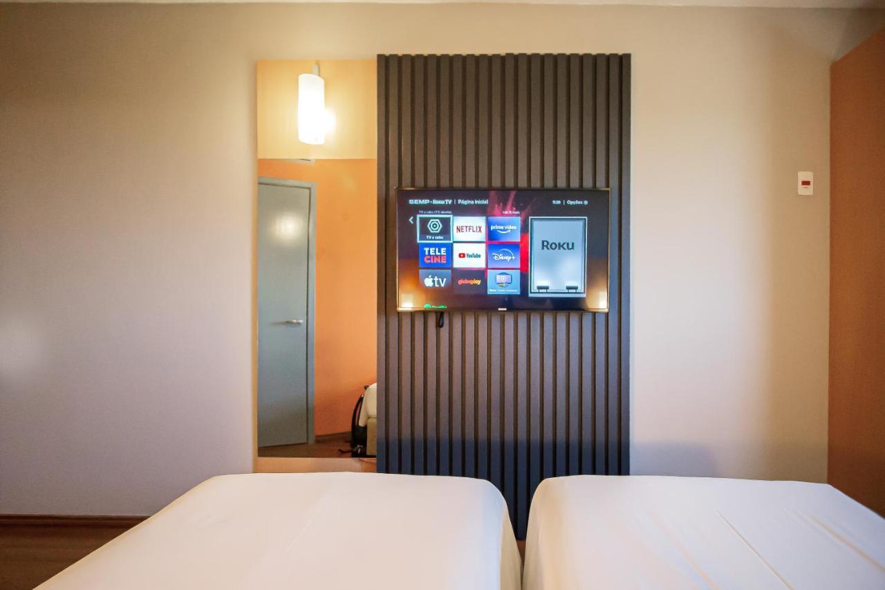 Hus Hotel 多拉杜斯 外观 照片