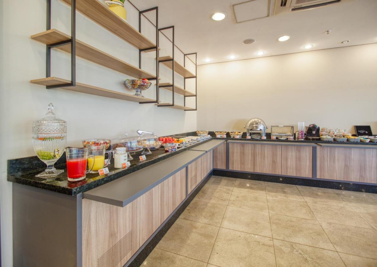 Hus Hotel 多拉杜斯 外观 照片