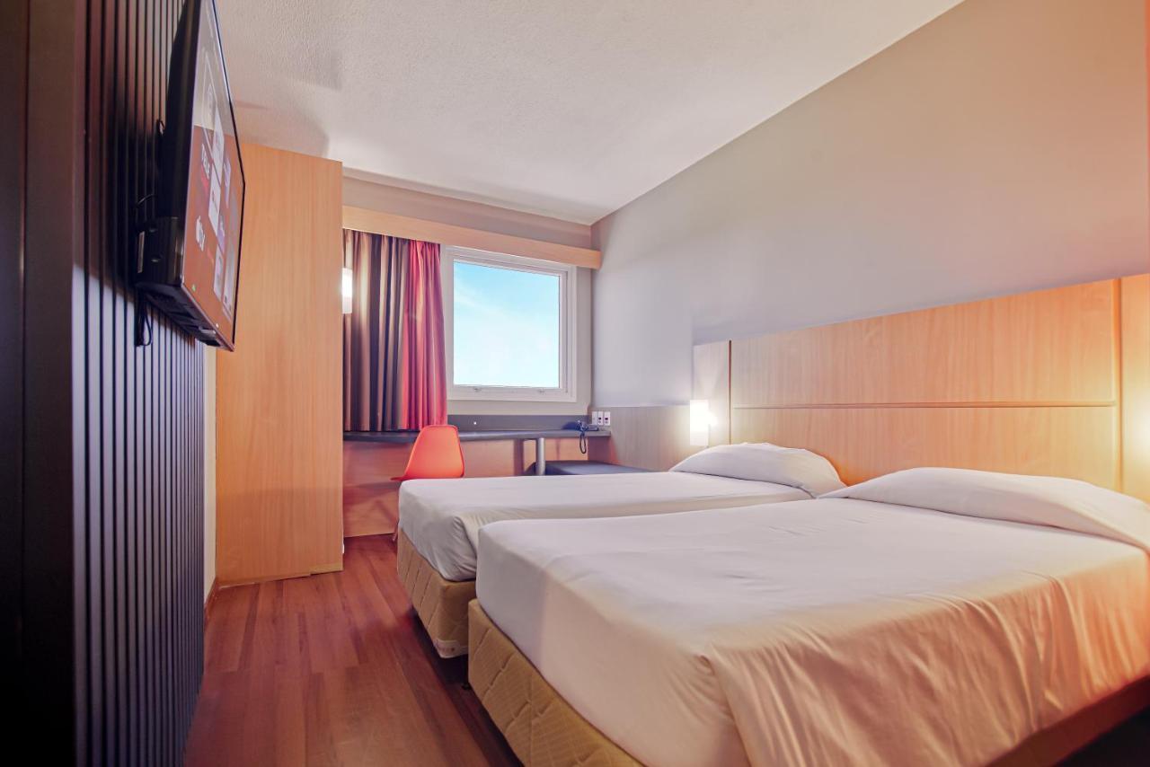 Hus Hotel 多拉杜斯 外观 照片