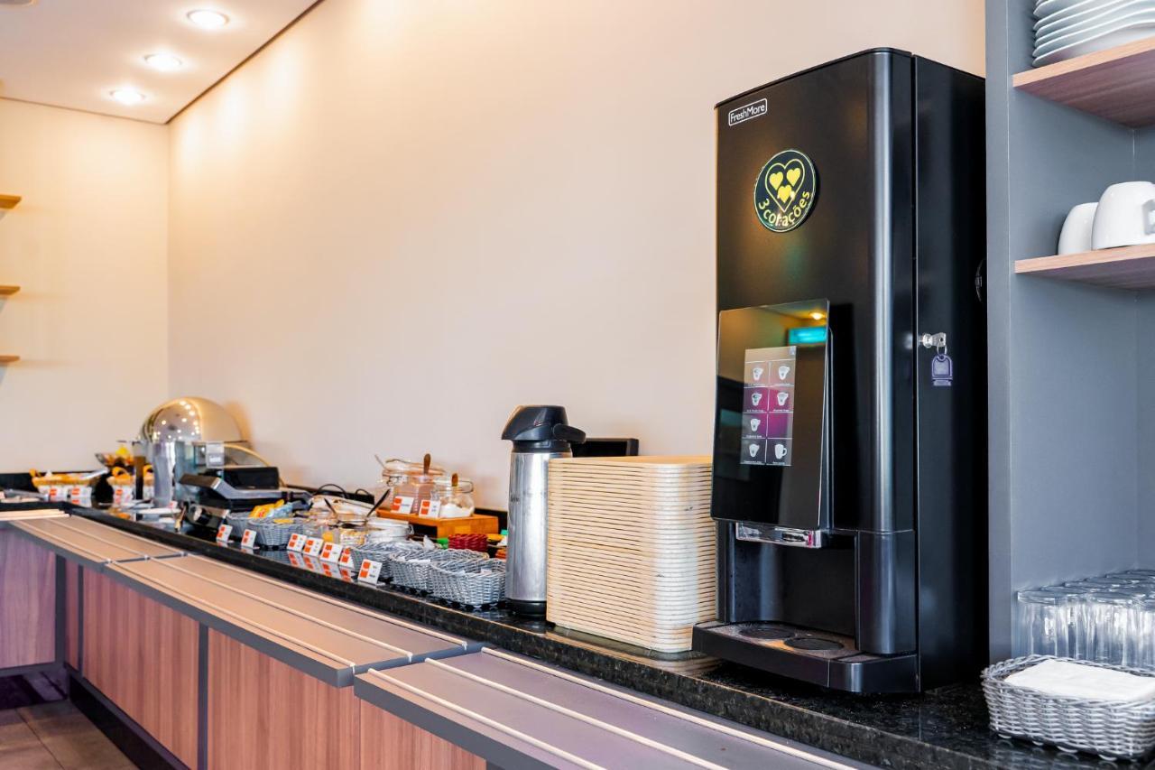 Hus Hotel 多拉杜斯 外观 照片