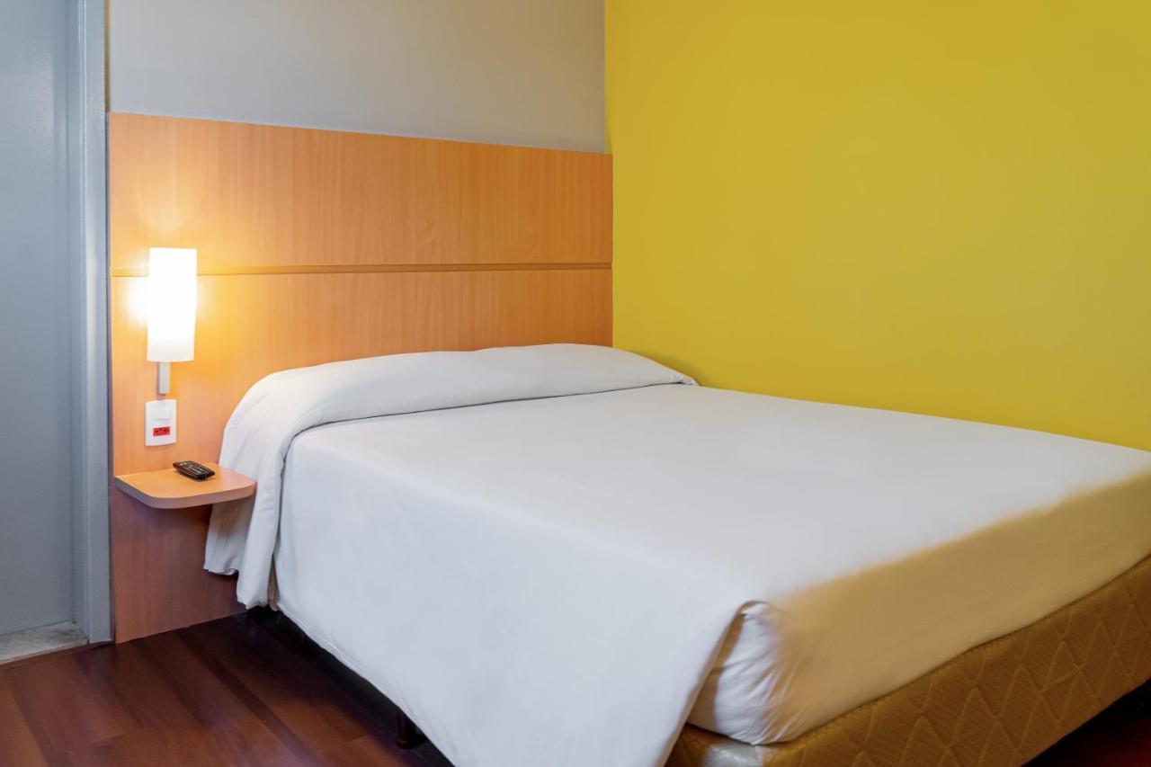 Hus Hotel 多拉杜斯 外观 照片