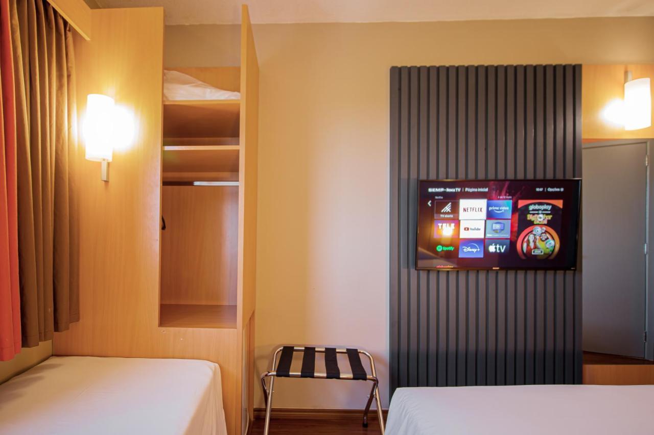 Hus Hotel 多拉杜斯 外观 照片