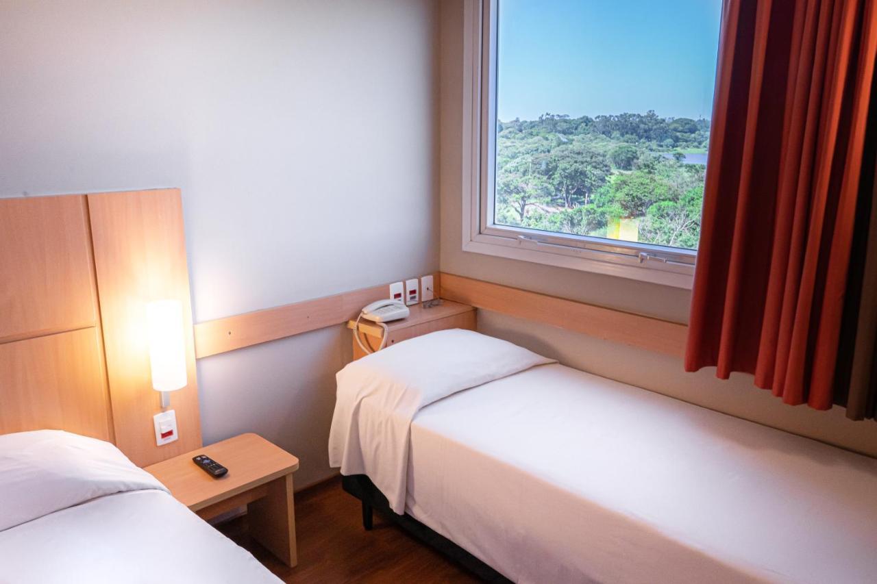 Hus Hotel 多拉杜斯 外观 照片