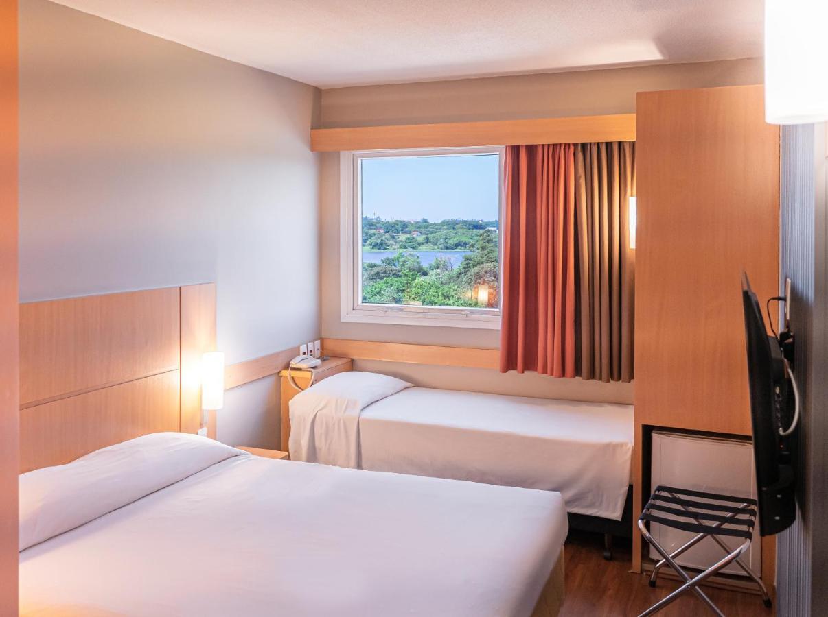 Hus Hotel 多拉杜斯 外观 照片