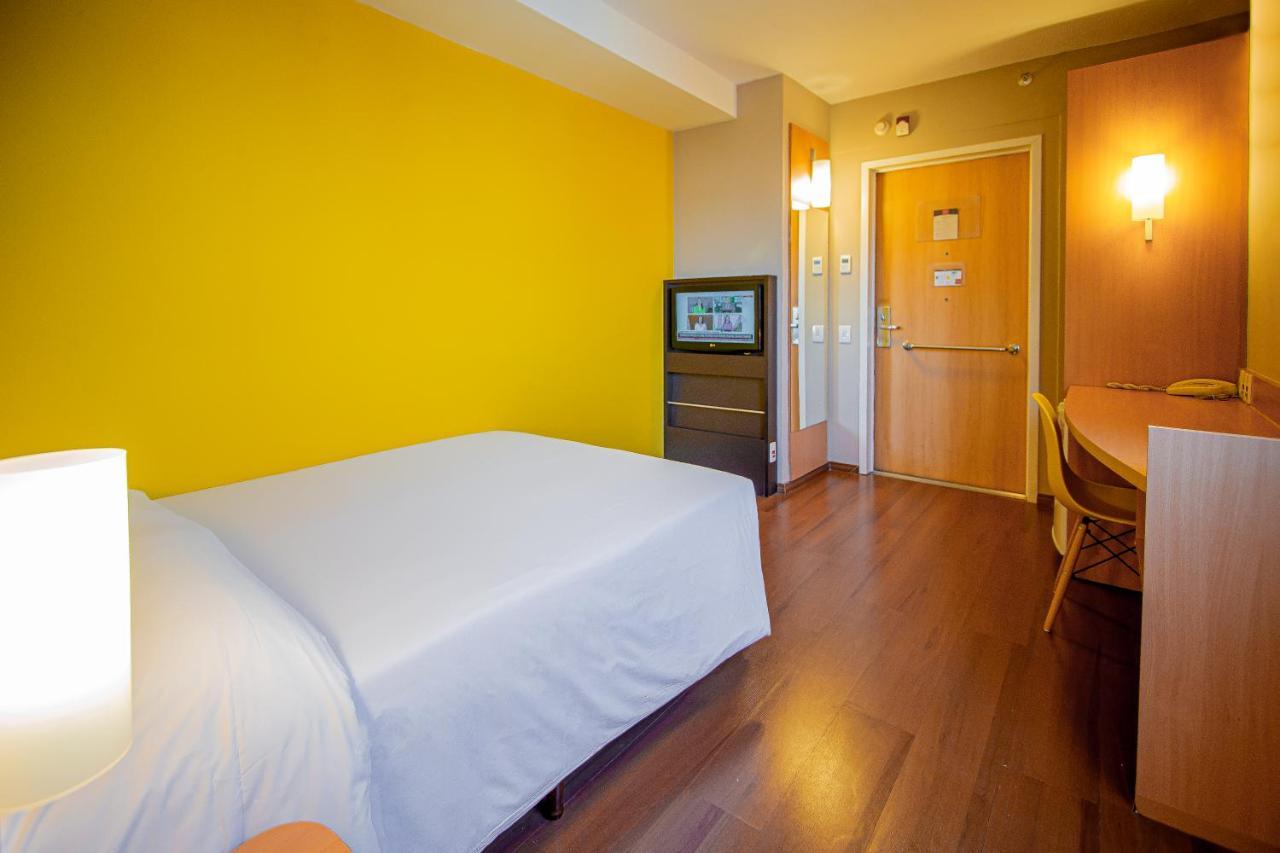 Hus Hotel 多拉杜斯 外观 照片