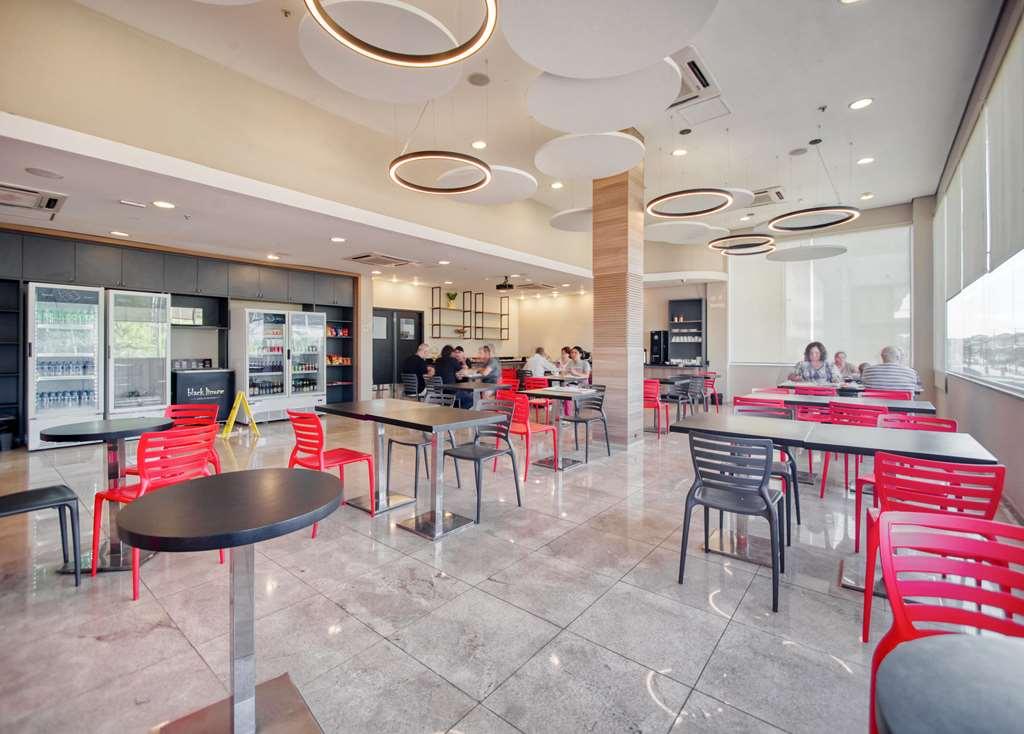 Hus Hotel 多拉杜斯 餐厅 照片