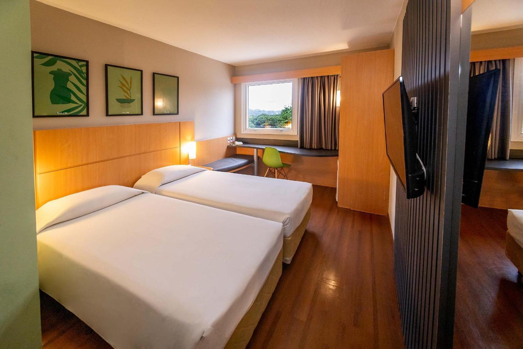 Hus Hotel 多拉杜斯 外观 照片