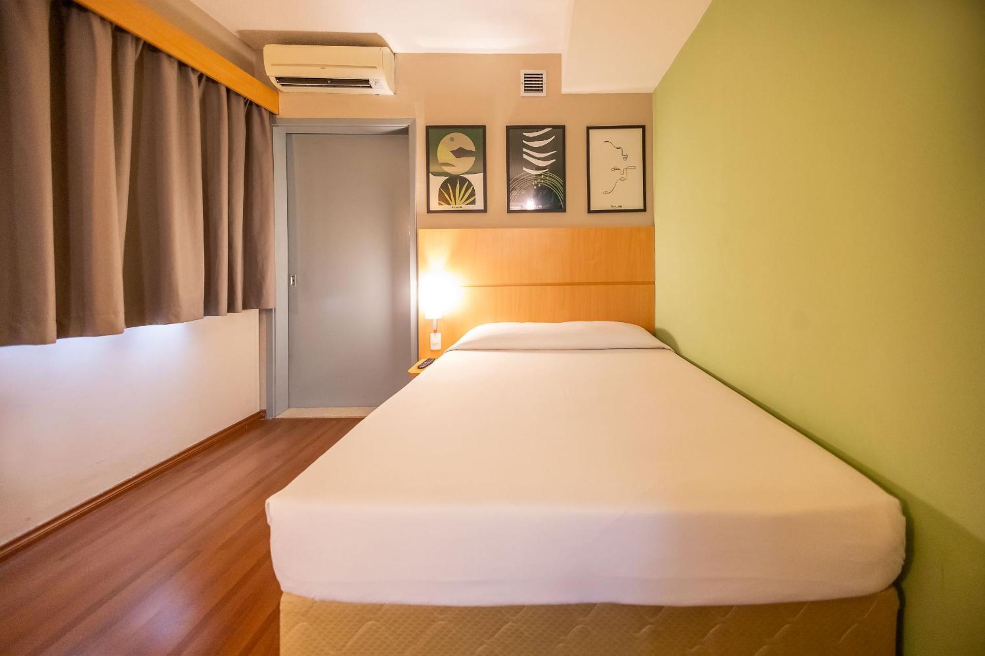 Hus Hotel 多拉杜斯 外观 照片