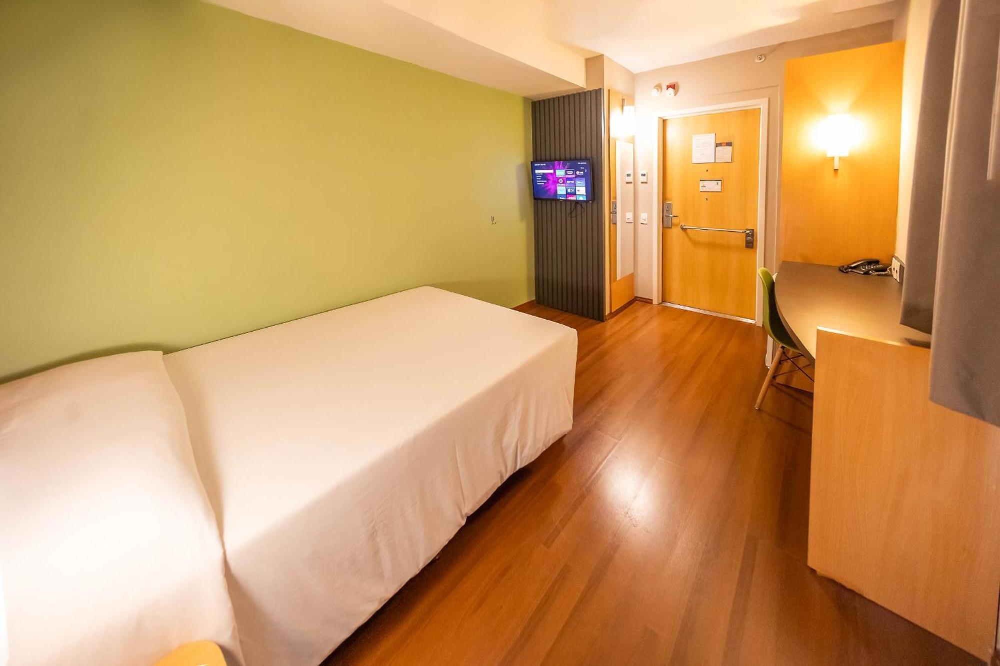 Hus Hotel 多拉杜斯 外观 照片
