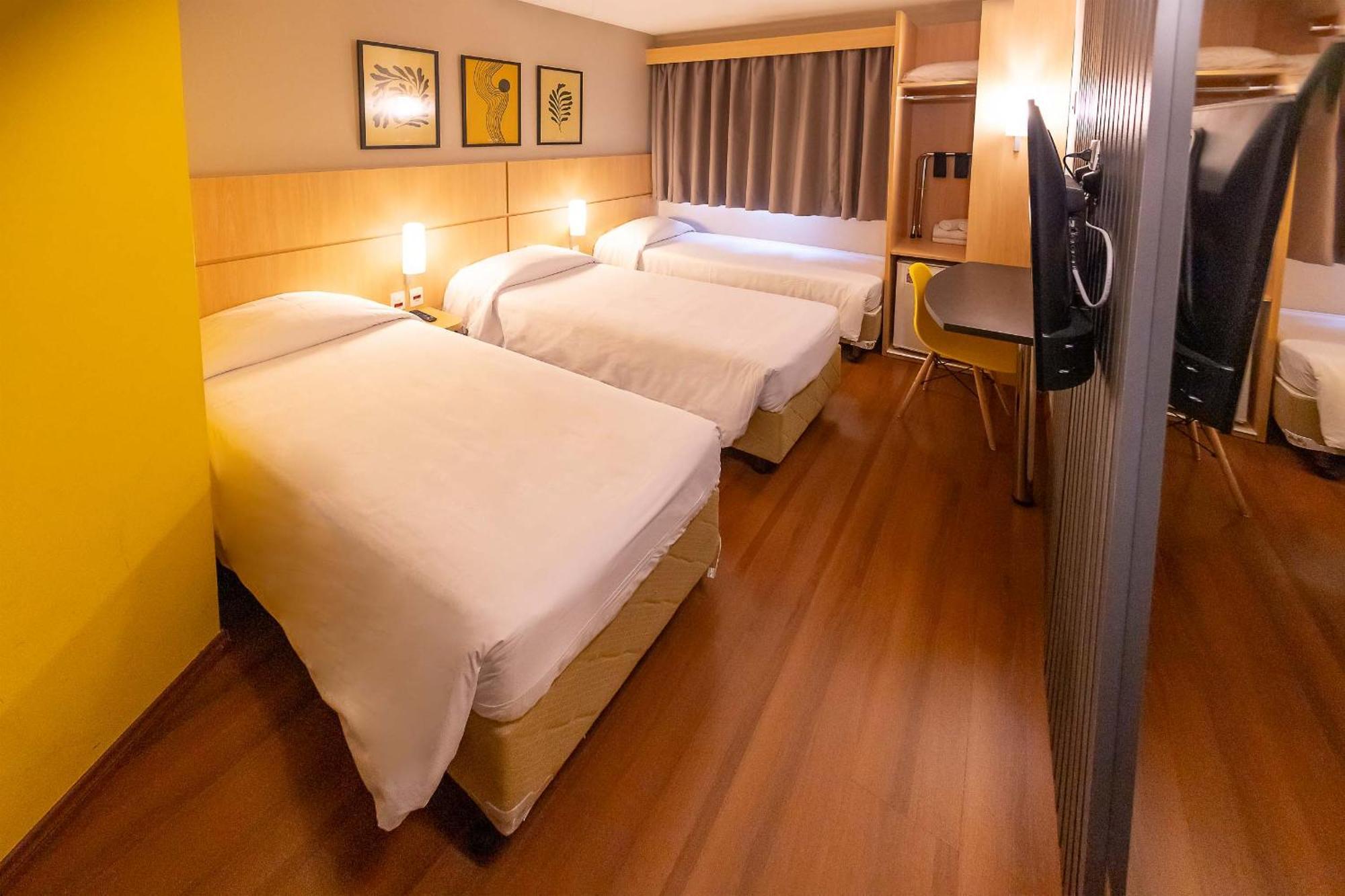 Hus Hotel 多拉杜斯 外观 照片