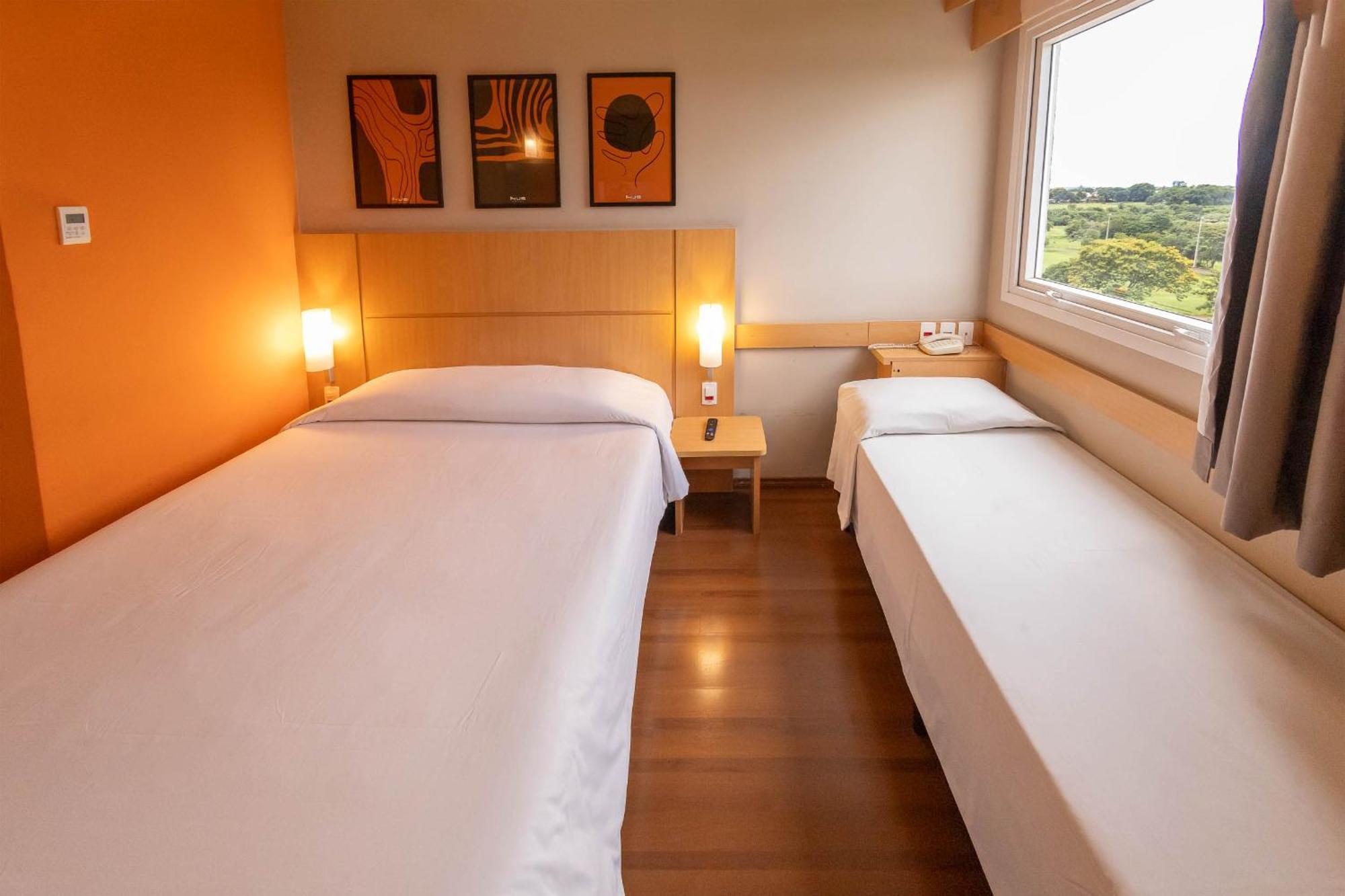 Hus Hotel 多拉杜斯 外观 照片