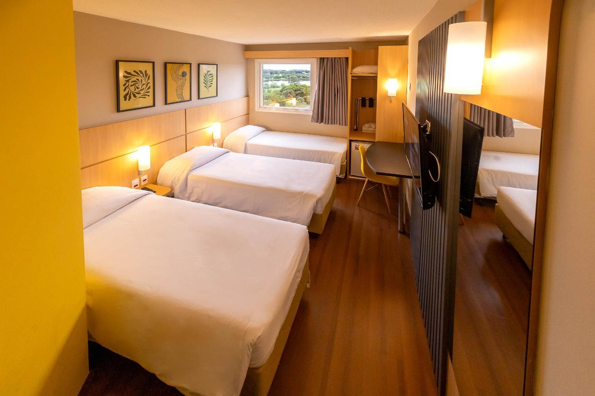 Hus Hotel 多拉杜斯 外观 照片
