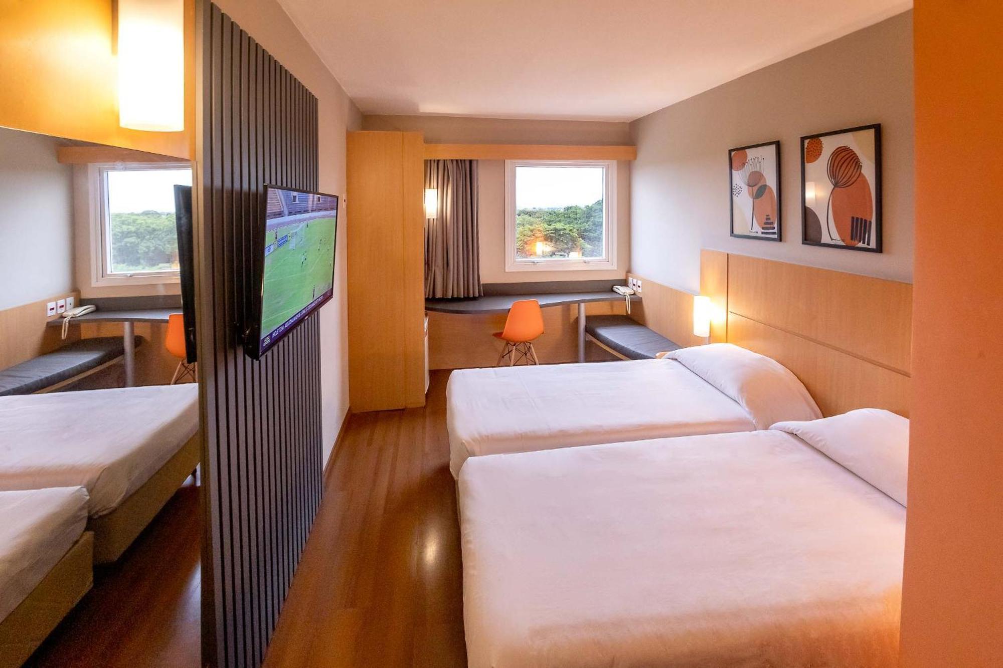 Hus Hotel 多拉杜斯 外观 照片