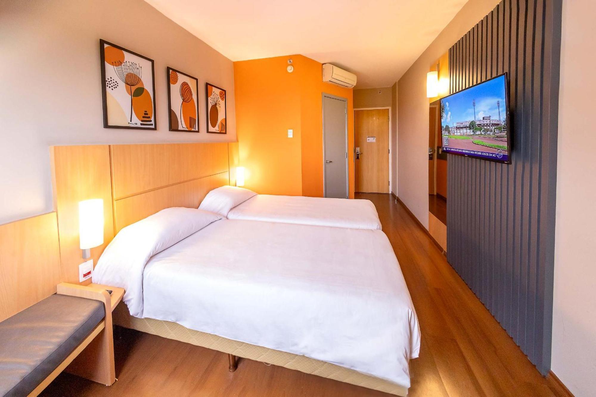 Hus Hotel 多拉杜斯 外观 照片